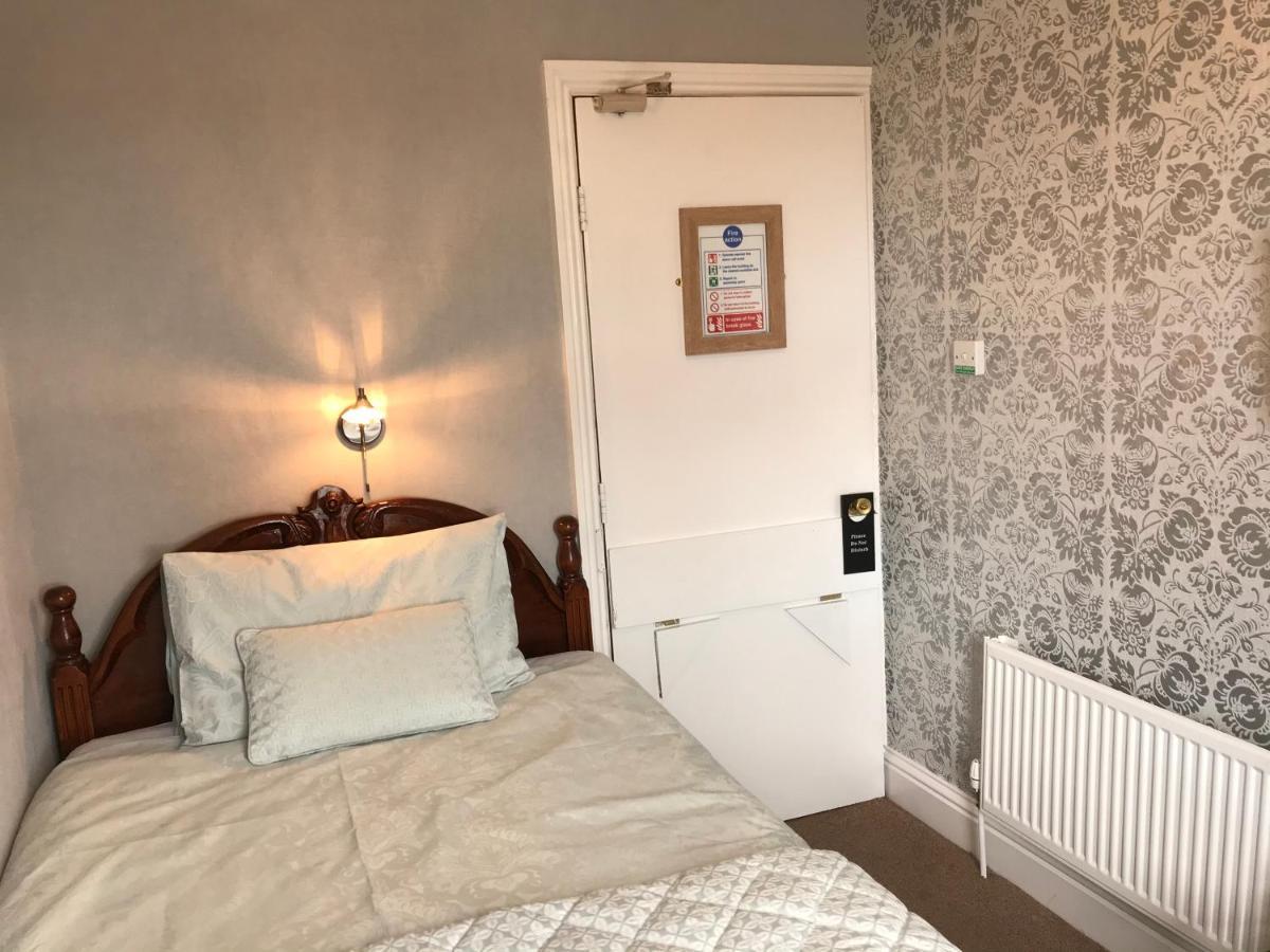 Norman Guest House With Free Parking Whitby Bagian luar foto